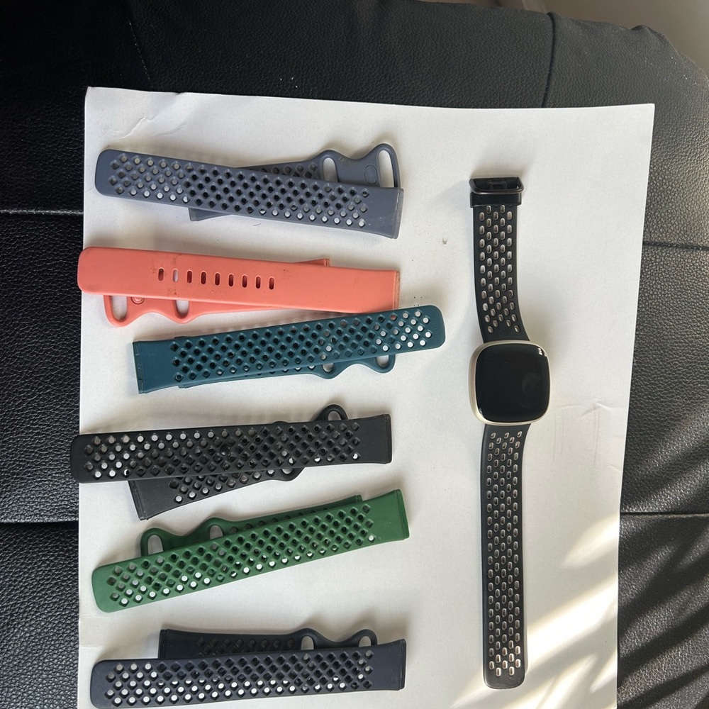 Smartwatch With Interchangeable Bands - image 3